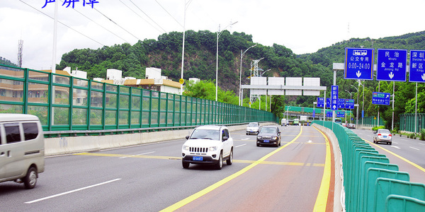 高速公路吸声屏障 快速路隔音屏障 金属隔音屏障 降噪吸音生产厂家